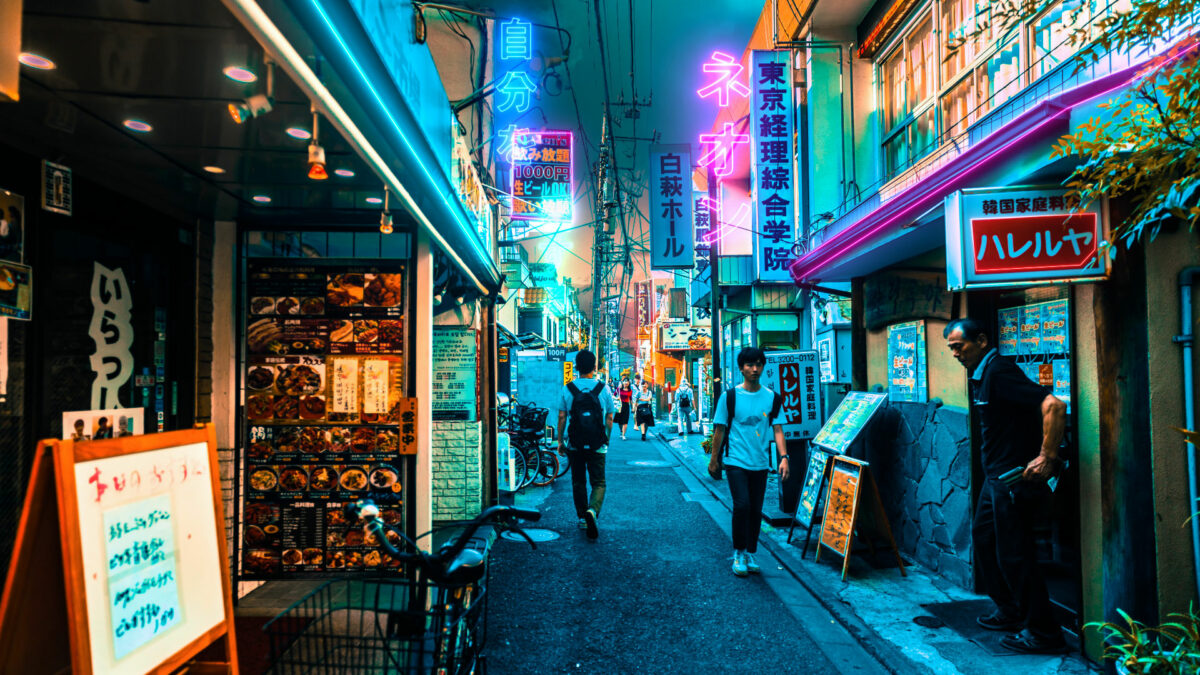 Crépuscule - Rue commerçante au Japon